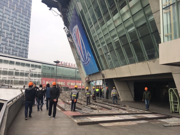 改变观念，重整思路，打破重艺术、轻市场、轻类型的固化思维，培养出符合时代发展的文化产业人才
